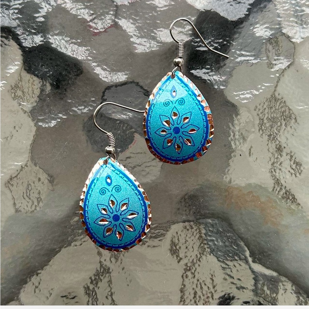 💧CUTE TEARDROP EARRINGS!💧